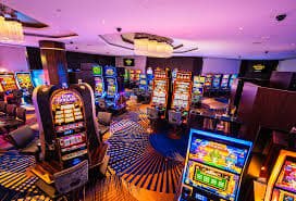 Filipino players enjoying ph 2 sports and casino platform on mobile